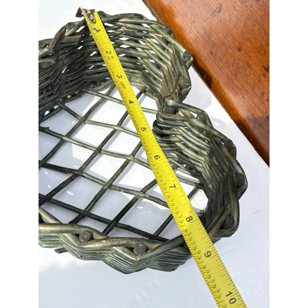Green Heart Shaped Wicker Twig Branch Woven Basket Cottage Rustic Farmhouse 8.5